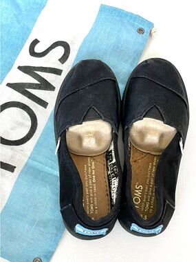 TOMS Kids Black Alpargata-Style Classic Canvas Elastic “V” Slip-Ons size Y12.5